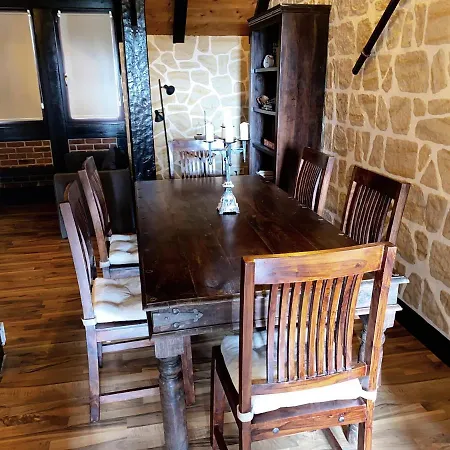 Romantische Ferienwohnung Gerichtsstube Im Rittergut Leppersdorf Bei Radeberg Fuer 6 Pers דירה Wachau