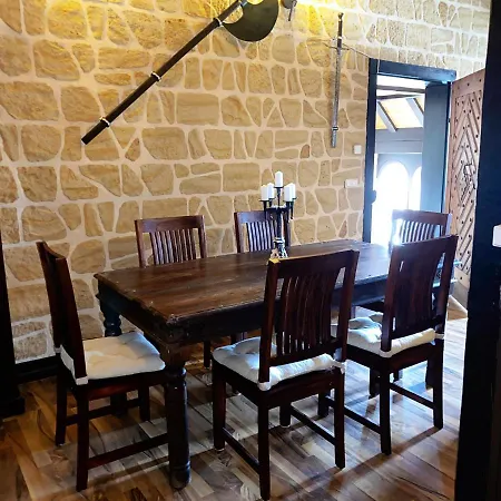 Romantische Ferienwohnung Gerichtsstube Im Rittergut Leppersdorf Bei Radeberg Fuer 6 Pers דירה Wachau