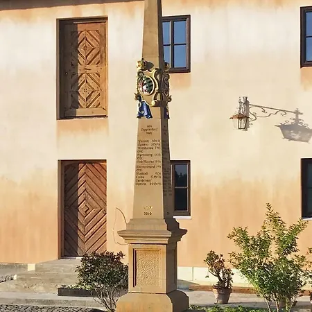 Romantische Ferienwohnung GERICHTSSTUBE im Rittergut Leppersdorf bei Radeberg für 6 Pers Apartamento *